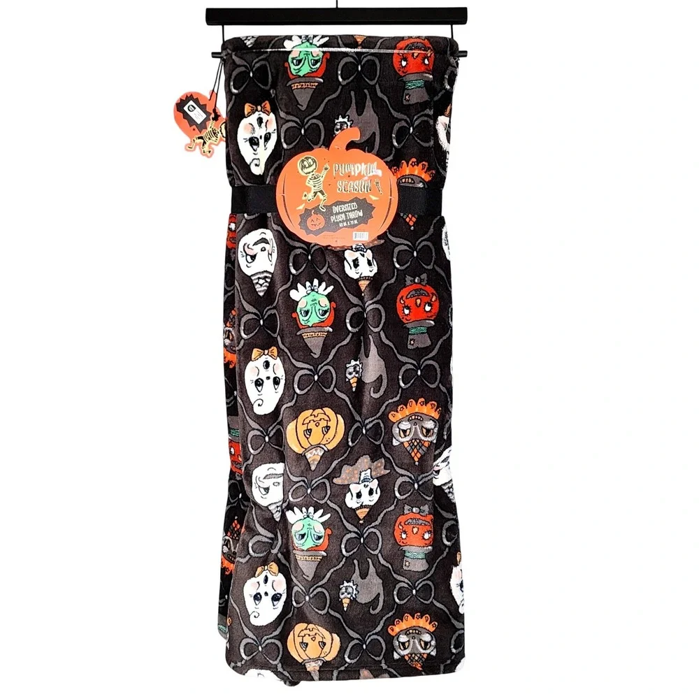 Pumpkin Season Halloween Plush Oversized Throw Blanket 60x70 Circus Spooky Retro